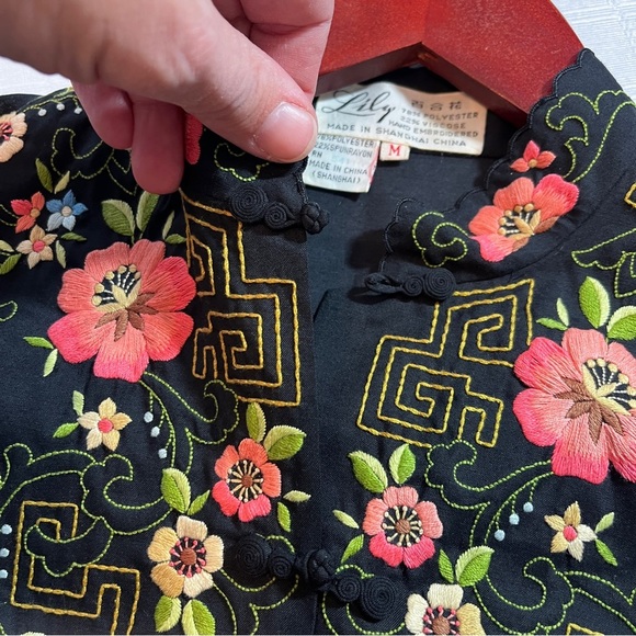 Vintage Lily Kimono Style Black Blouse w/ Hand Embroider Flowers w/ Knot Buttons - Picture 8 of 14